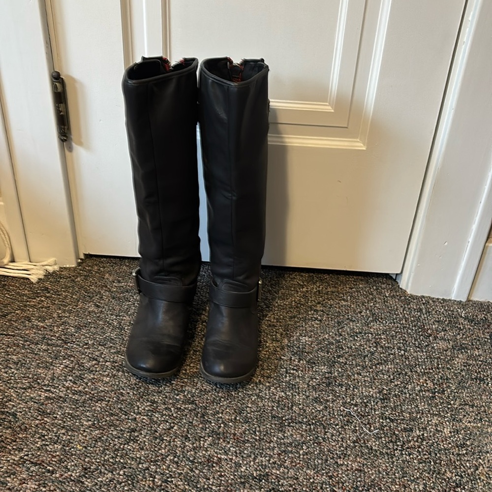 Black riding style boot